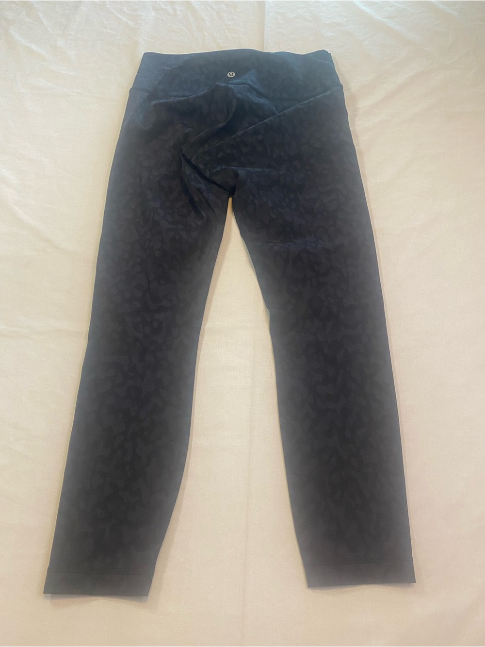 lululemon athletica Women's
Black/Gray Leopard Pull On Yoga
Leggings Size 8 - Picture 4 of 10